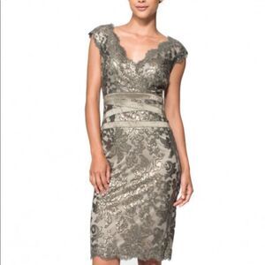 Tadashi Shoji PAILLETTE EMBROIDERED LACE V-NECK DRESS IN SMOKE PEARL